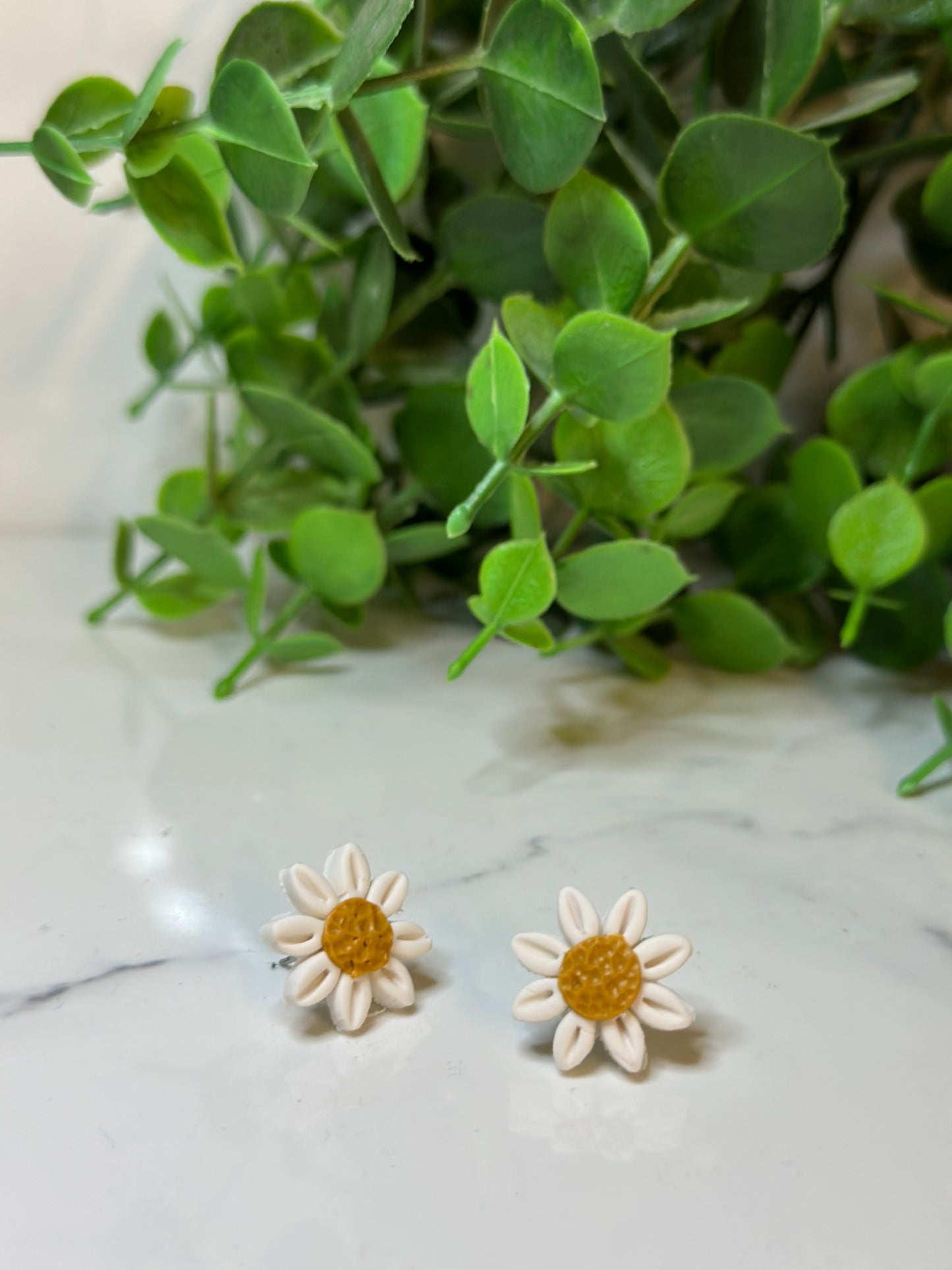 Tiny daisy studs