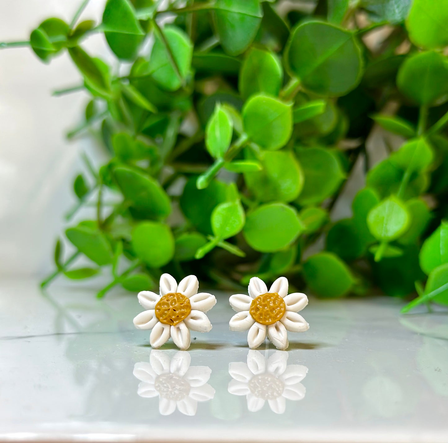 Tiny daisy studs