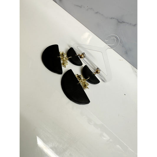 Black/gold bow